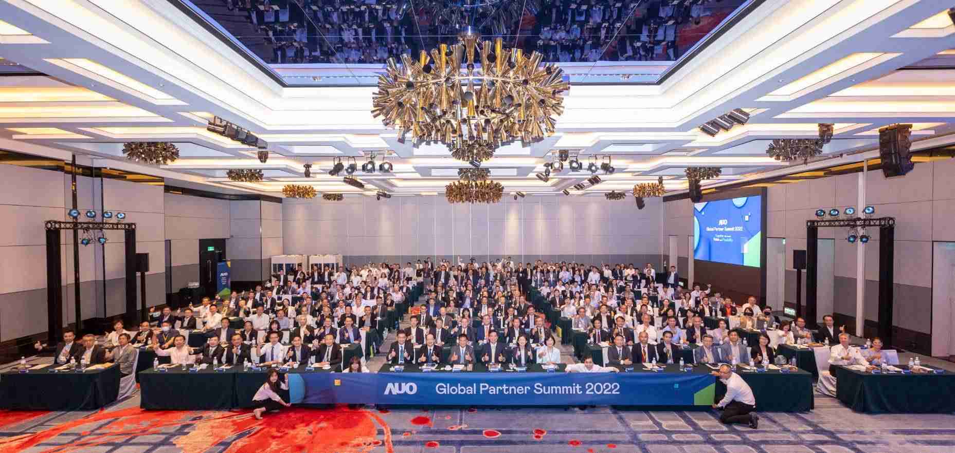 友達推動「安心、、、創新、、用心、、、、同心、、盡心」五星職旅，，，為菲籍員工打造全方位照護，，，，首度贏得「人權實踐與發展領袖獎」殊榮