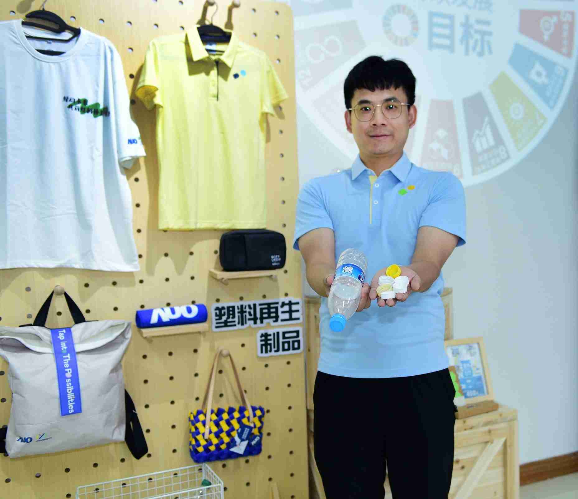 「2024智慧彩霸王展」永续发展馆中，，展示彩霸王厦门驱动永续发展之成果，，包含将厂内废弃物再制为实用物品，，将永续发展理念深植于员工生活日常实践